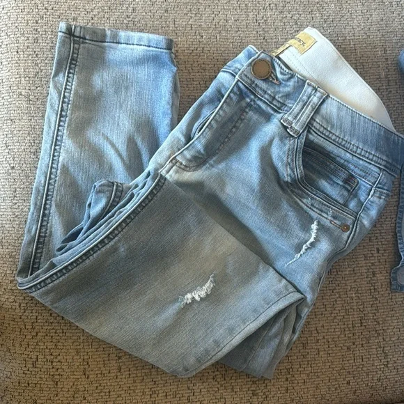 Democracy Jeans - Picture 2 of 6